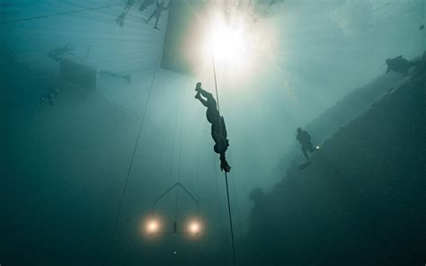 William Trubridge Breaks Record for Deepest Dive Into Ocean, Then Does ...