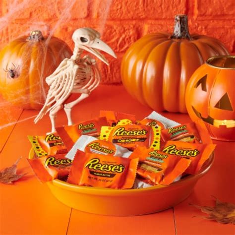 Reese's Halloween Lovers Snack Size Peanut Butter Cups Assortment, 85 ...