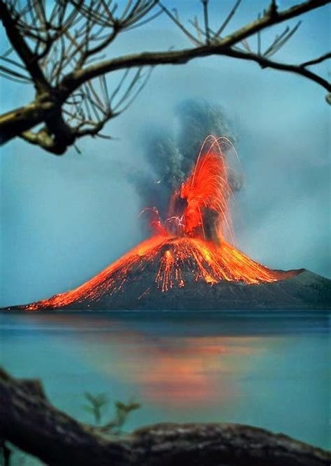 Krakatoa volcano Eruption, Indonesia | Countries and Spot