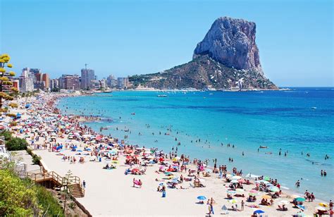 Playa de Calpe junto al Peñon de Ifach | Destinos vacaciones, España ...