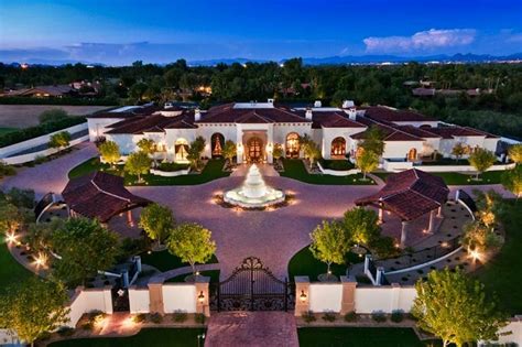 An Elegant Estate in Paradise Valley, Arizona is up for sale