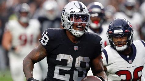 Report: Raiders RB Josh Jacobs Won’t Report To Camp On Time