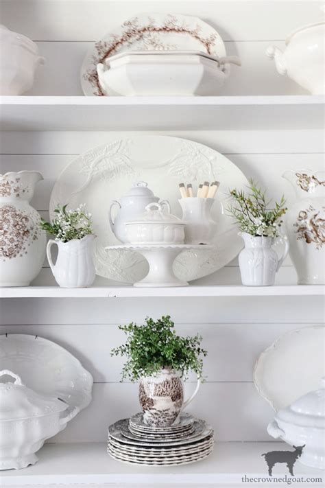 Eight Easy Tips for Styling a Dining Room Hutch