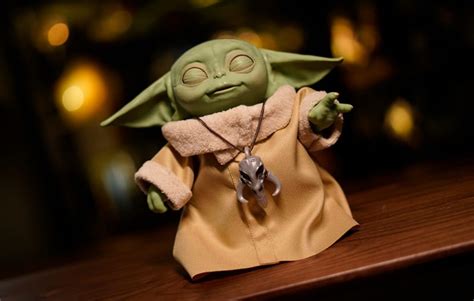 Unboxing Hasbro's The Child "Baby Yoda" Animatronic Edition | Geek Culture