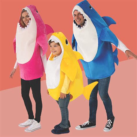 There's Only One Family Halloween Costume for Shark Fans (Doo Doo Doo ...