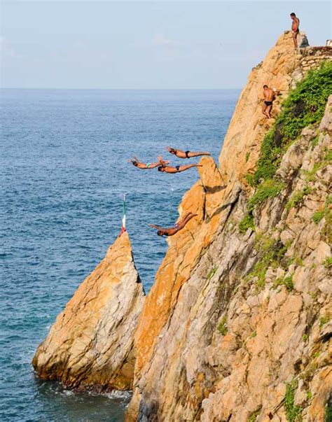 Visit Acapulco | Cliff Divers | Old Town | Beaches | Other Sights | Hotels