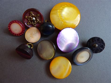 Colored antique mother of pearl buttons. | Button creations, Diy ...