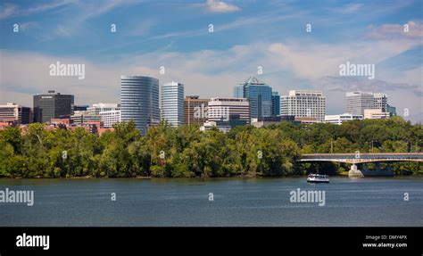 ROSSLYN, VIRGINIA, USA - Rosslyn skyline and Potomac River, Arlington ...