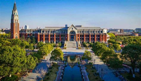 华东政法大学名气大吗？华东政法大学文科好考么？