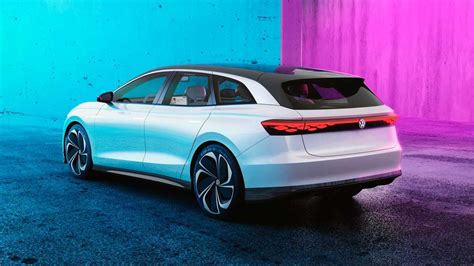 Volkswagen ID. Space Vizzion, la wagon che si "crede" una sportiva