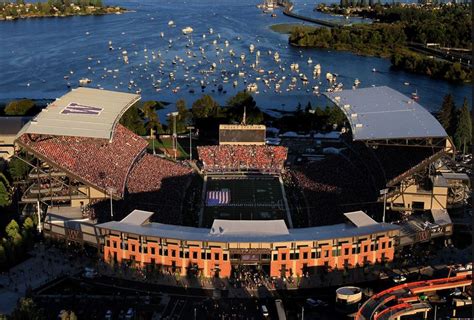 Huskies’ Oct. 17 home game vs. Oregon set for a late kickoff | The ...