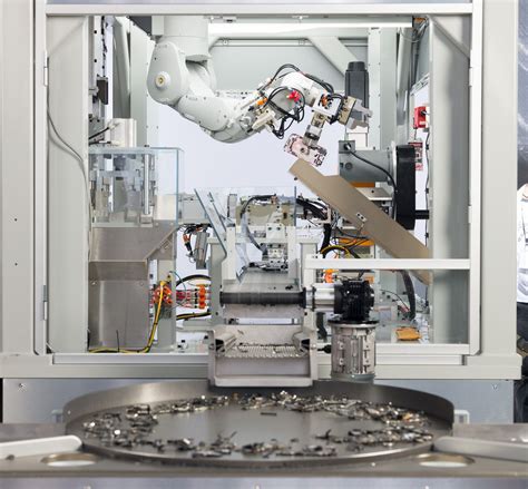 Apple's new recycling robot can disassemble 200 iPhones in a single ...