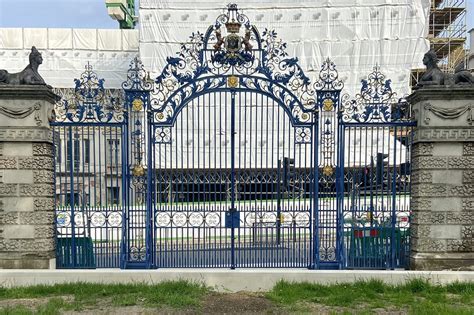 History Behind the Devonshire Gates in Green Park