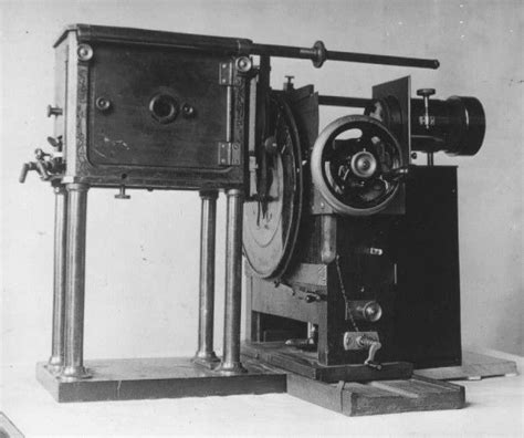 The #Zoopraxiscope | Eadweard muybridge, Film projection, Motion ...