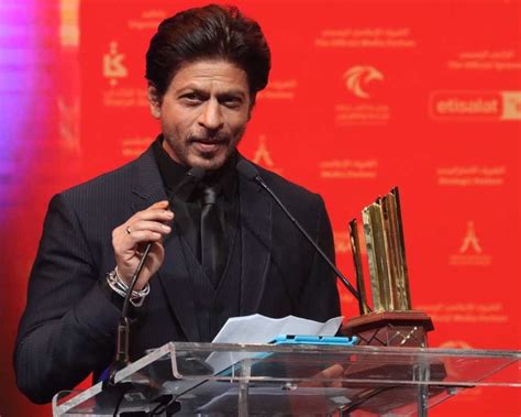 SRK receives Global Icon of Cinema and Cultural Narrative award at ...