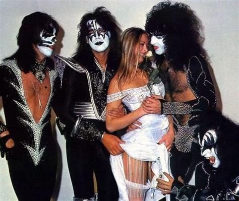 KISS Photo: * KIϟϟ ^_^ * | Kiss band, Paul stanley, Vintage kiss