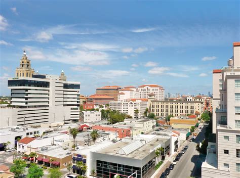 File:Coral Gables skyline 20100403.jpg - Wikimedia Commons