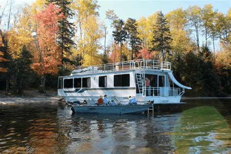 Small Houseboat Rentals. Big Fall Colors. - Rainy Lake Houseboats