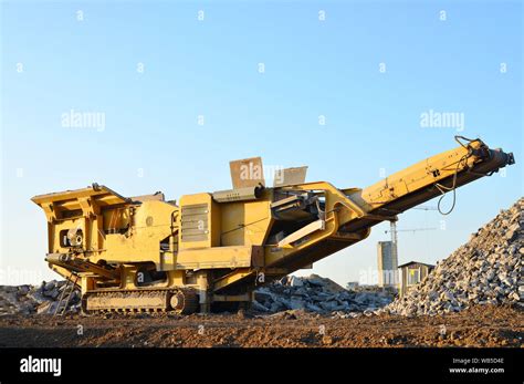 Quarrying stone stones production hi-res stock photography and images ...