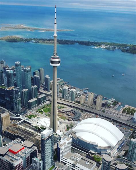 Bored In Toronto? Here Are 10 Iconic Landmarks To Visit In Toronto