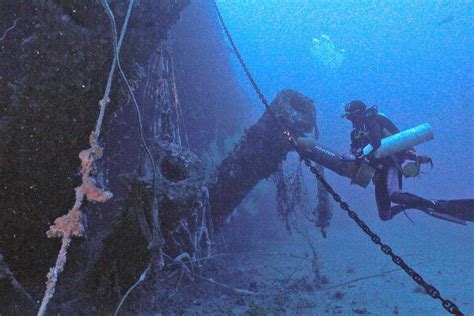 A Whole Lot of Wrecks - Underwater360