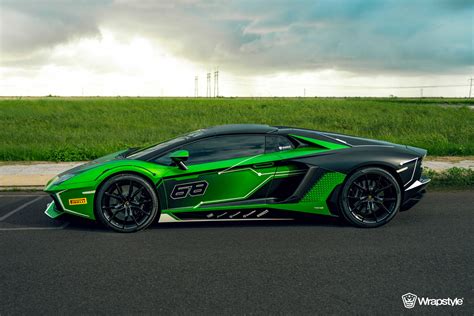 Lamborghini Aventador Roadster - Racing Wrap | WrapStyle