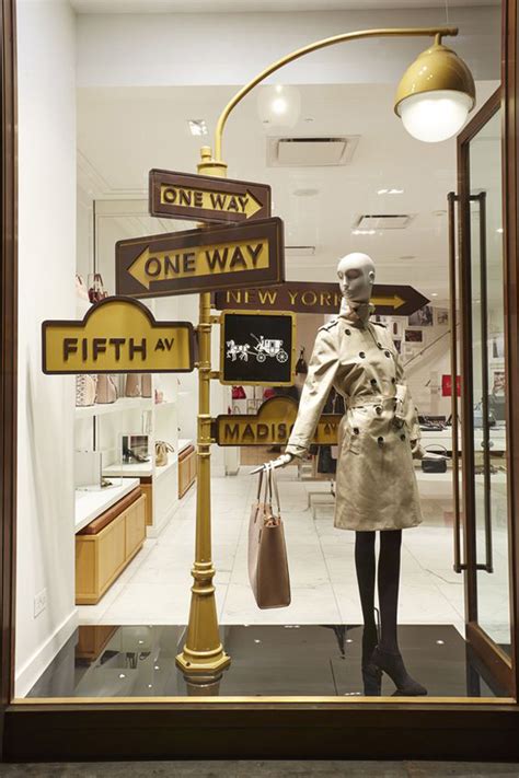 25 Cool And Creative Store’s Window Display Ideas – OBSiGeN