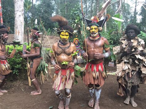 Experiencing The Huli Tribe & Their Culture - Adventure Bagging