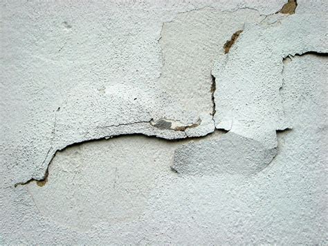 A Guide to Cracks in Walls - Cracks in plaster and when to worry