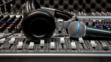 7 Audio Tips from the B&H Podcast Team | B&H Explora