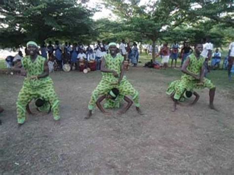 Kpanlogo, Dance from the Ga's in Greater Accra Region (Ghana) - YouTube