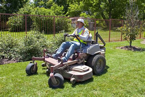 How To Operate A Zero Turn Mower - Workshopedia