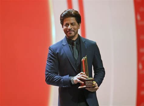 SRK On Equality, His Fans & Having A Gentle Heart At Sharjah