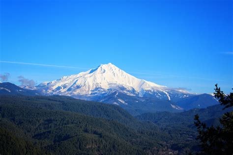 Mount Jefferson was looking spectacular today. : r/oregon