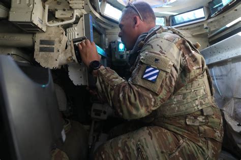 What the Abrams Looks Like From Inside And Why the Gunner Has Three ...