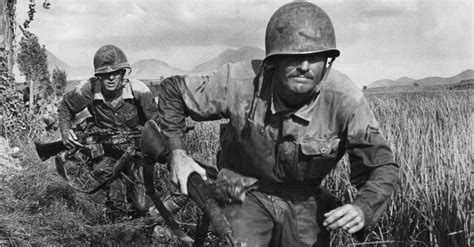 American Marines during the Korean War, 1950 : r/OldSchoolCool