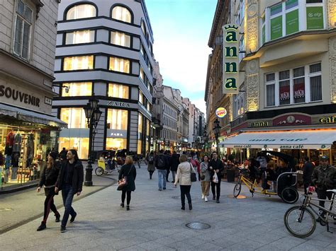 VACI STREET (Budapest): Ce qu'il faut savoir pour votre visite (avec ...