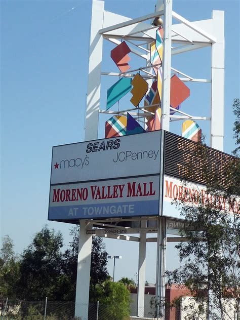 Moreno Valley Mall Sign | David Valenzuela | Flickr