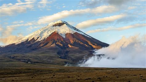 Cotopaxi Volcano at sunrise, Cotopaxi National Park, Cotopaxi Province ...