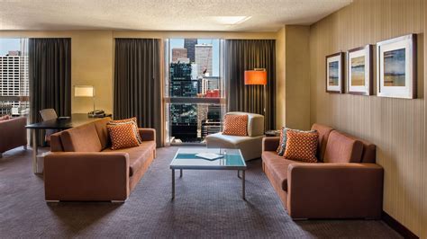 Urban Downtown Chicago Hotel Riverwalk | Hyatt Regency Chicago