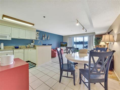 117B Edgewater Inn, Charlevoix (updated prices 2024)