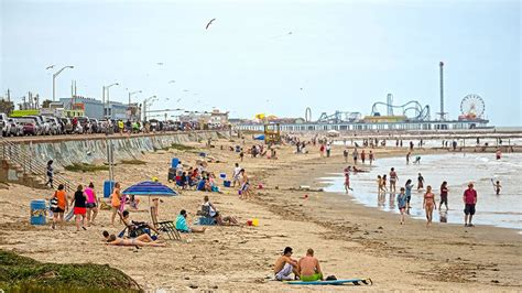 10 Best beaches in Galveston - Stewart beach, Seawall & more!