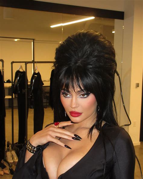 Elvira throws shade at Kylie Jenner's Halloween costume