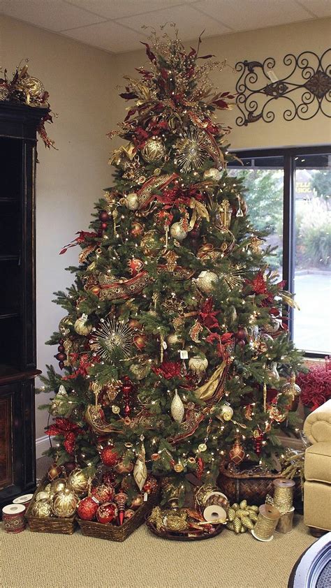 Pin by Kimberlee Lovett on christmas | Traditional christmas tree ...