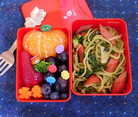 Happy Little Bento: Yakisoba Hot Dog Bento