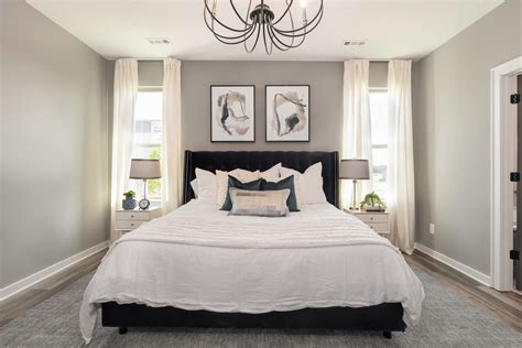 20+30+ Bedroom Light Grey Walls – HOMYRACKS