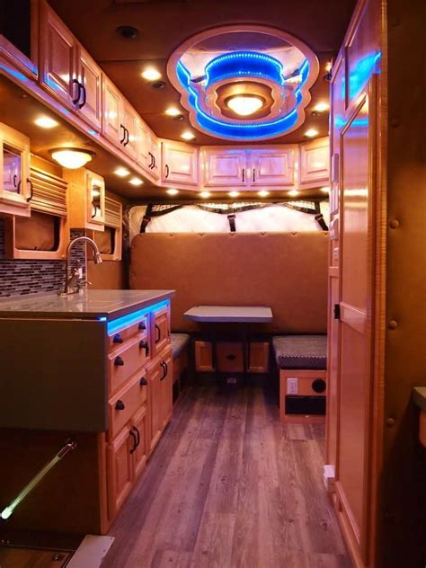 What Do Luxury Sleeper Cabs for Long-Haul Truck Drivers Look Like ...