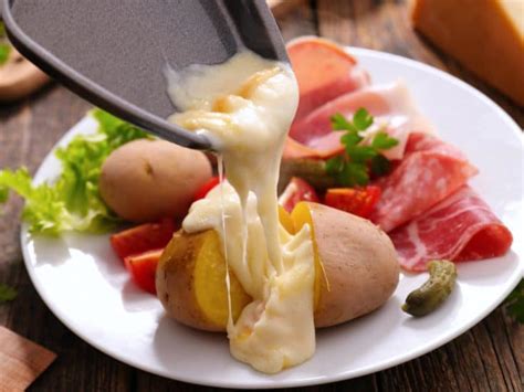 French Raclette: The cheese dinner at home (recipe)