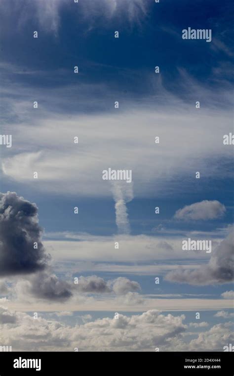 Natural cloud formation resembling a nuclear explosion Stock Photo - Alamy