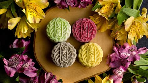 Inviting Tradition, Artisanal Indulgences: Exquisite Mooncakes ...